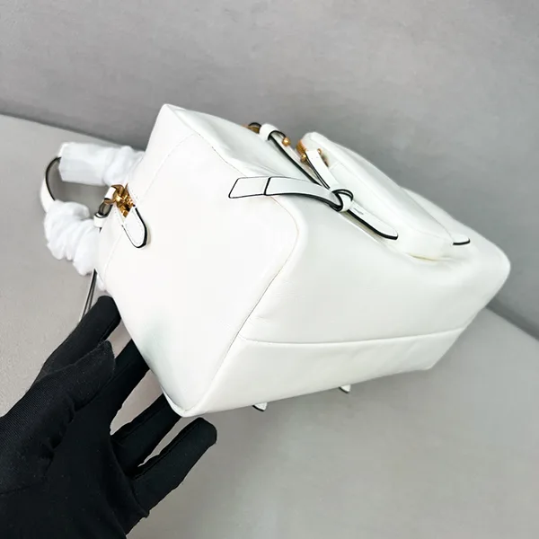 お洒落 プラダ ダングル 偽物 ミディアム レザー トップハンドルバッグ 1BB1382CYR