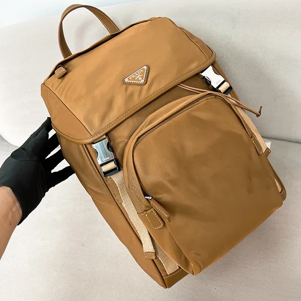 プラダ ナイロン コピー サフィアーノレザー バックパック 2VZ13