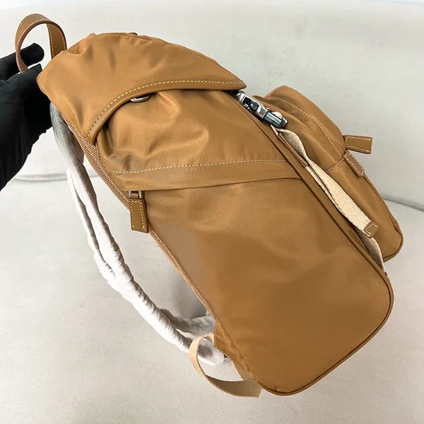 プラダ ナイロン コピー サフィアーノレザー バックパック 2VZ13