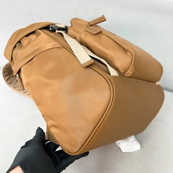 プラダ ナイロン コピー サフィアーノレザー バックパック 2VZ13