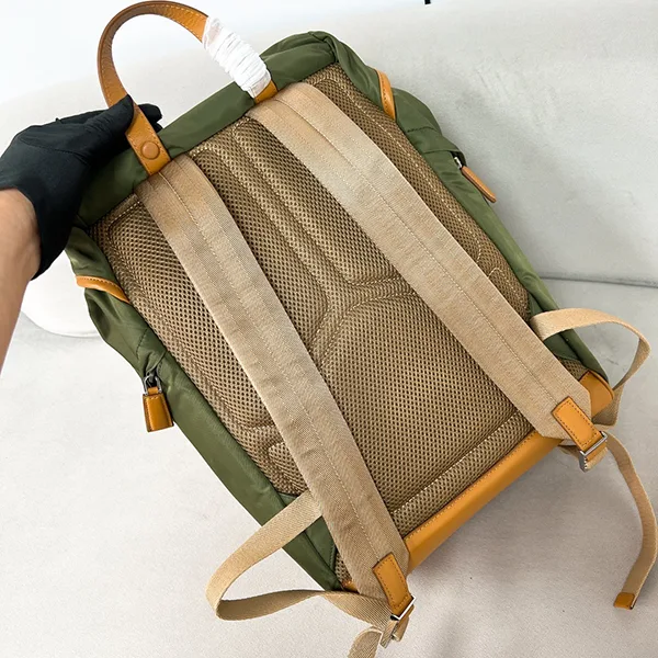 2025超人気!プラダ ナイロン サフィアーノレザー バックパック 2VZ1352