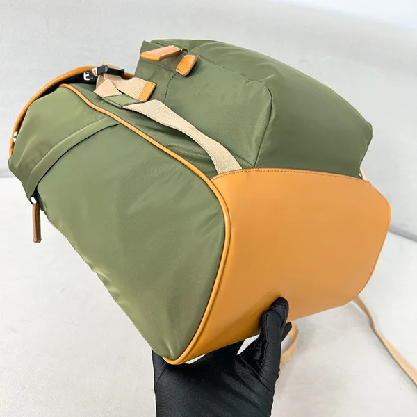 2025超人気!プラダ ナイロン サフィアーノレザー バックパック 2VZ1352