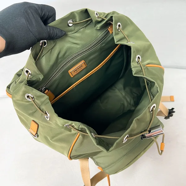 2025超人気!プラダ ナイロン サフィアーノレザー バックパック 2VZ1352