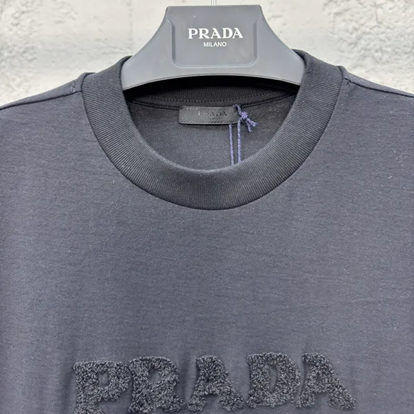 プラダ★ロゴ クルーネック コットン Tシャツ コピー UJN815