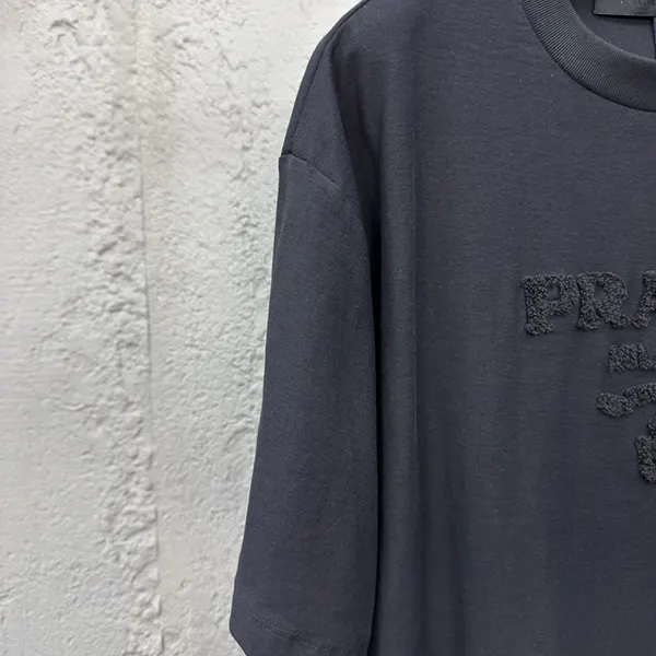 プラダ★ロゴ クルーネック コットン Tシャツ コピー UJN815