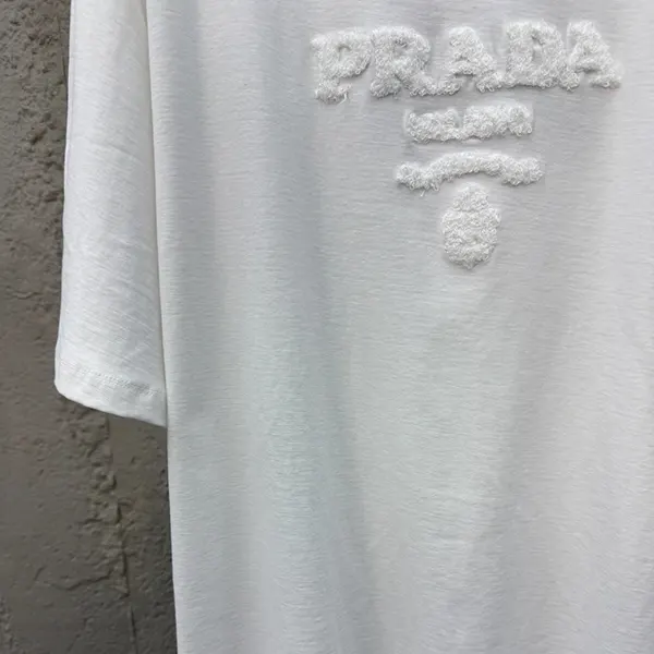 プラダ エンブロイダリー ジャージー Tシャツ 偽物 puc81515