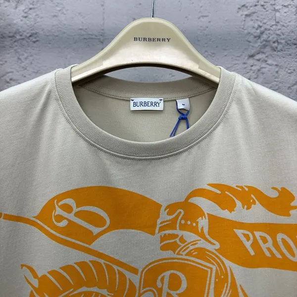 バーバリー EDK プリント コットンTシャツ 偽物 8096376
