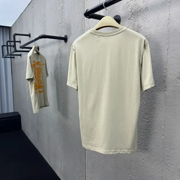 バーバリー EDK プリント コットンTシャツ 偽物 8096376