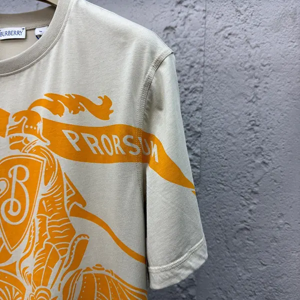 バーバリー EDK プリント コットンTシャツ 偽物 8096376