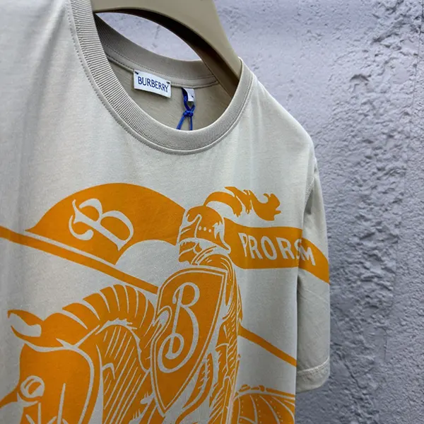 バーバリー EDK プリント コットンTシャツ 偽物 8096376
