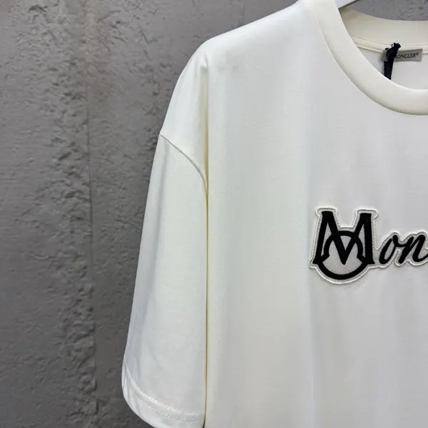 モンクレール 刺繍ロゴパッチ Tシャツ 偽物 半袖 K10918C000