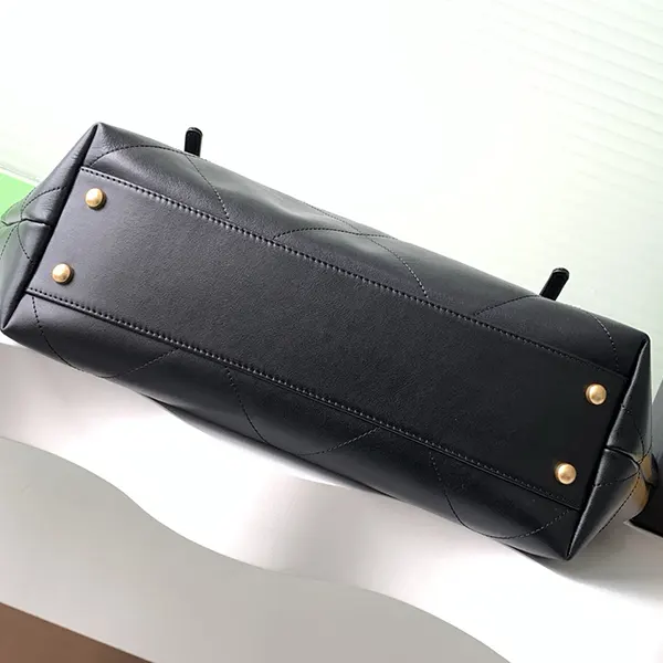 【大容量で使いやすい♡】シャネル ショッピングバッグ 偽物 AS5463