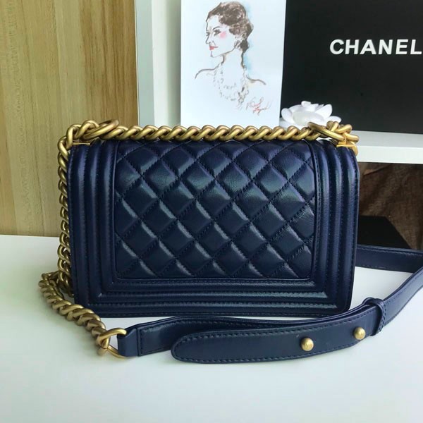 奇跡の再入荷!シャネル 偽物マトラッセ ボーイ シャネル ショルダーバッグ shw35268