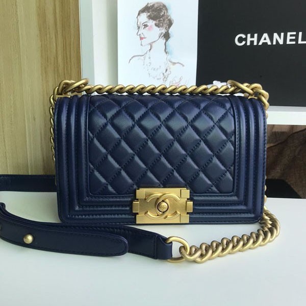 奇跡の再入荷!シャネル 偽物マトラッセ ボーイ シャネル ショルダーバッグ shw35268