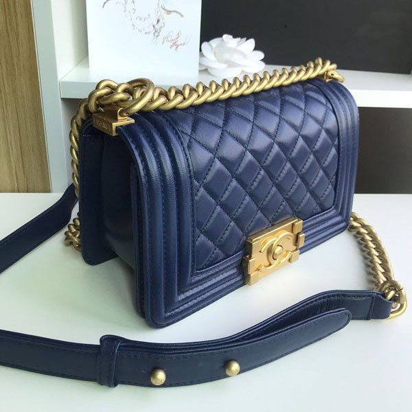 奇跡の再入荷!シャネル 偽物マトラッセ ボーイ シャネル ショルダーバッグ shw35268