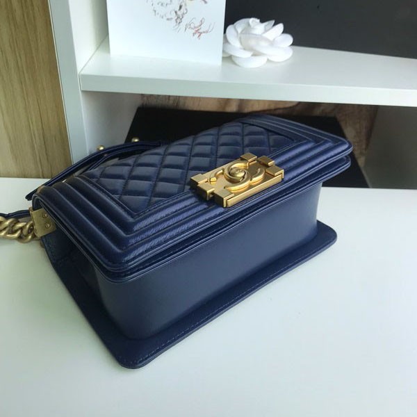 奇跡の再入荷!シャネル 偽物マトラッセ ボーイ シャネル ショルダーバッグ shw35268