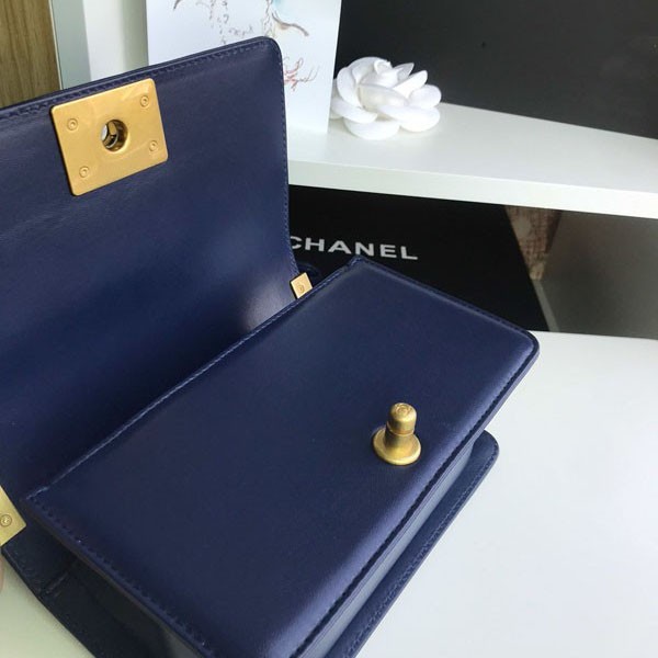 奇跡の再入荷!シャネル 偽物マトラッセ ボーイ シャネル ショルダーバッグ shw35268