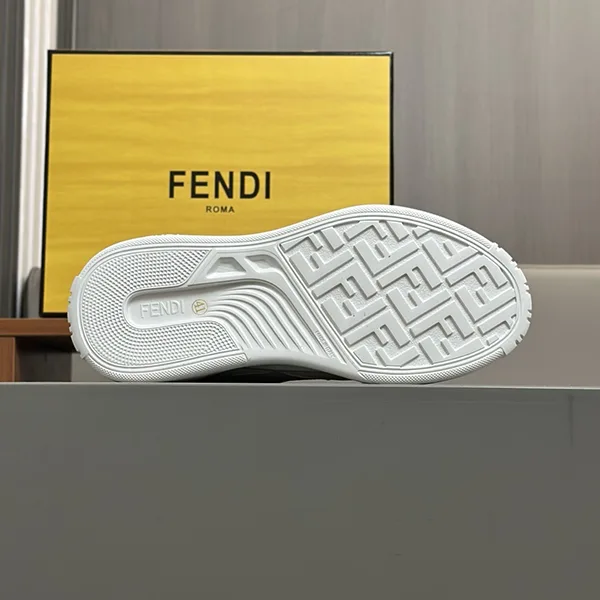 ☆超人気☆フェンディ n級品 FFジャカード フォース スニーカー fea08198