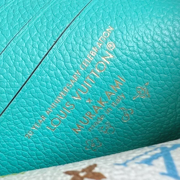 セレブ多数愛用限定コラボルイヴィトン LV × TM 折りたたみ財布 パチモン M13801