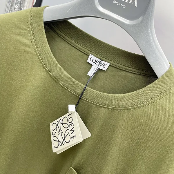 ロエベ お洒落コーデに◎エンボスアナグラムコットンTシャツ loa96212