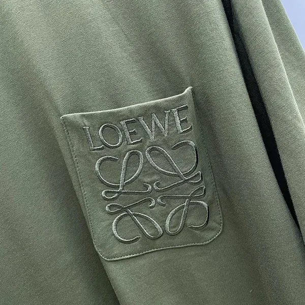 ロエベ お洒落コーデに◎エンボスアナグラムコットンTシャツ loa96212
