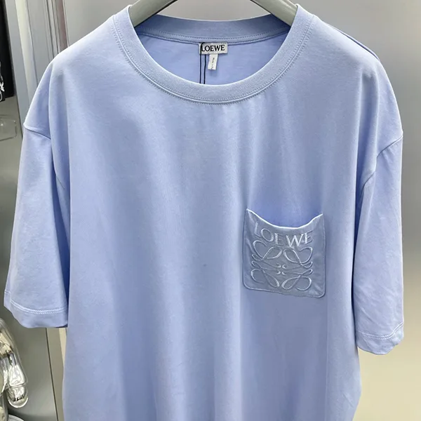 新色登場☆ロエベ エンボスアナグラムコットンTシャツ 偽物 low90313