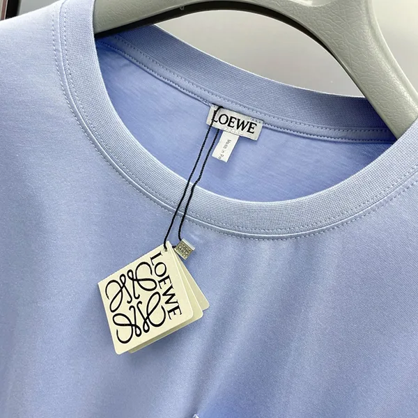 新色登場☆ロエベ エンボスアナグラムコットンTシャツ 偽物 low90313