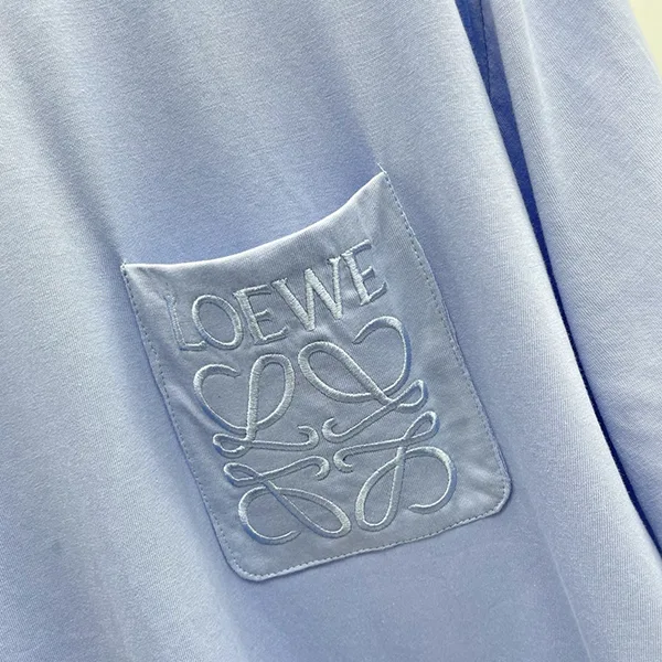 新色登場☆ロエベ エンボスアナグラムコットンTシャツ 偽物 low90313