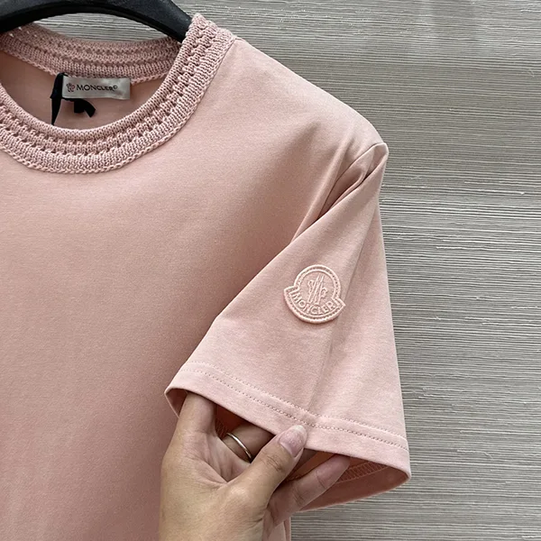 モンクレール クルーネックTシャツ パチモン ピンク mom68349