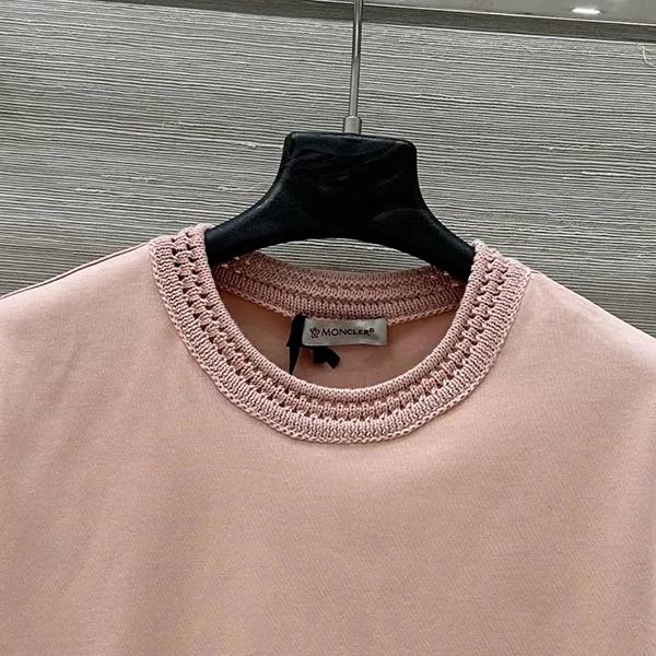 モンクレール クルーネックTシャツ パチモン ピンク mom68349
