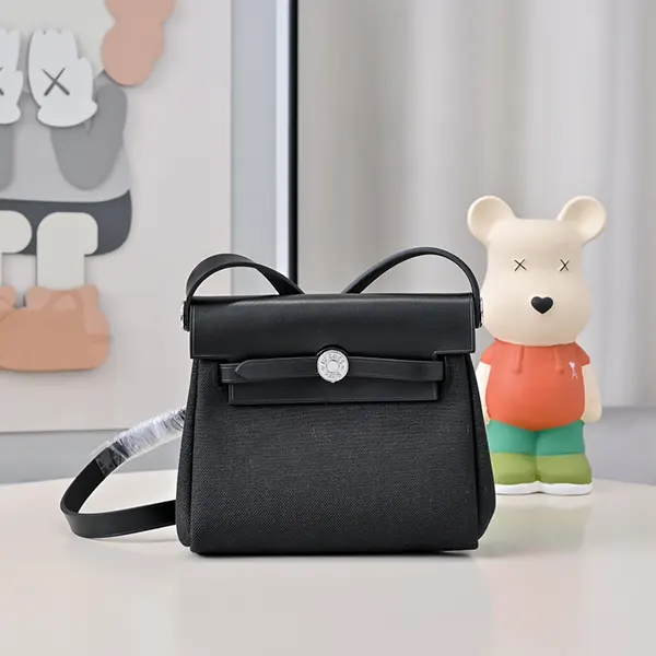 実用的でシンプルな可愛さ【エルメス コピー】Herbag Zip 20 バッグ 3色 H086430CCAA