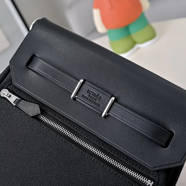 実用的でシンプルな可愛さ【エルメス コピー】Herbag Zip 20 バッグ 3色 H086430CCAA