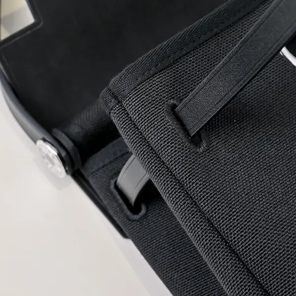 実用的でシンプルな可愛さ【エルメス コピー】Herbag Zip 20 バッグ 3色 H086430CCAA