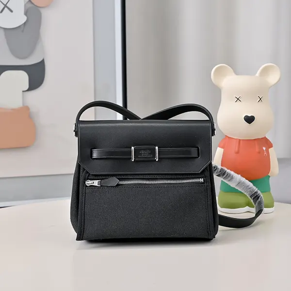 実用的でシンプルな可愛さ【エルメス コピー】Herbag Zip 20 バッグ 3色 H086430CCAA