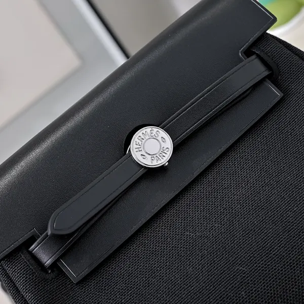 実用的でシンプルな可愛さ【エルメス コピー】Herbag Zip 20 バッグ 3色 H086430CCAA