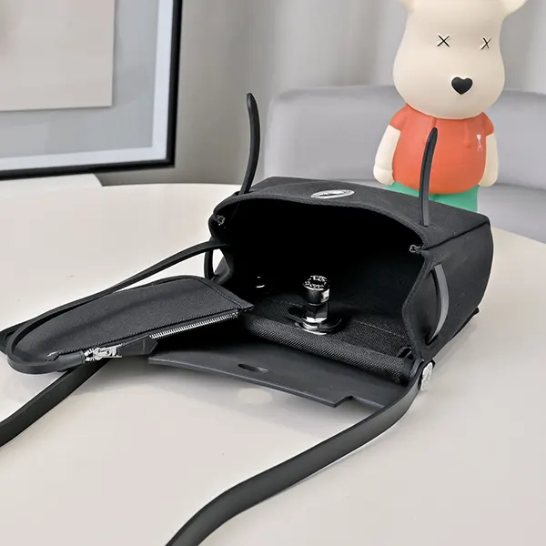 実用的でシンプルな可愛さ【エルメス コピー】Herbag Zip 20 バッグ 3色 H086430CCAA