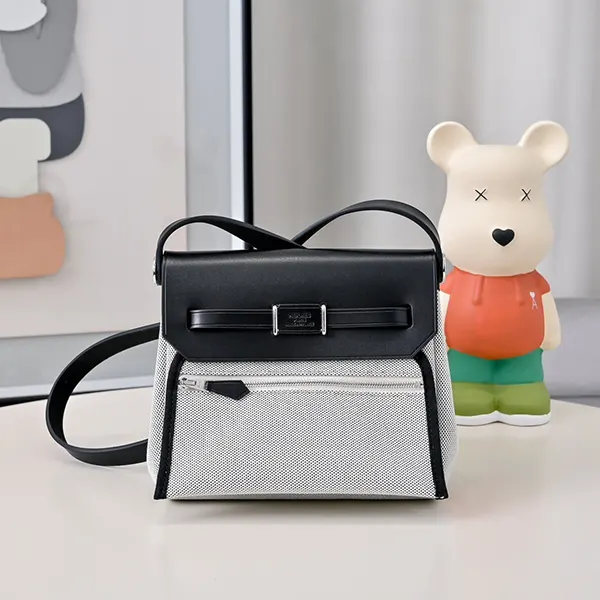 実用的でシンプルな可愛さ【エルメス コピー】Herbag Zip 20 バッグ 3色 H086430CCAA