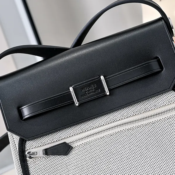 実用的でシンプルな可愛さ【エルメス コピー】Herbag Zip 20 バッグ 3色 H086430CCAA