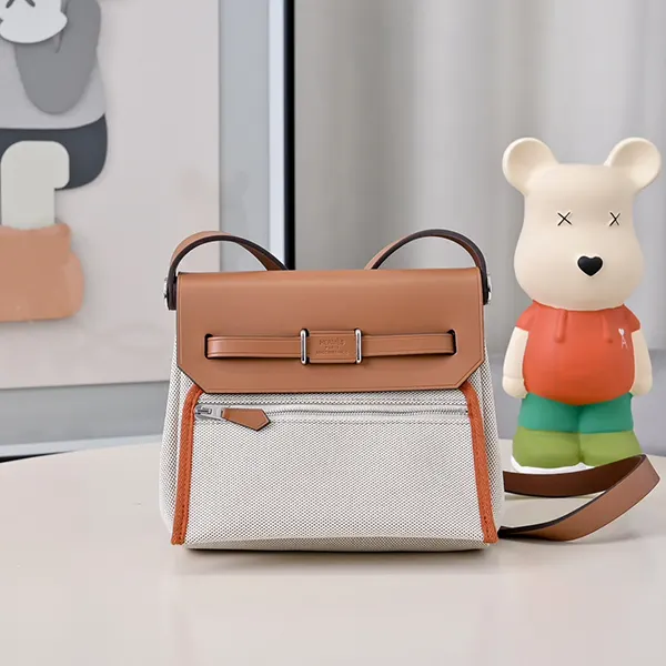 実用的でシンプルな可愛さ【エルメス コピー】Herbag Zip 20 バッグ 3色 H086430CCAA