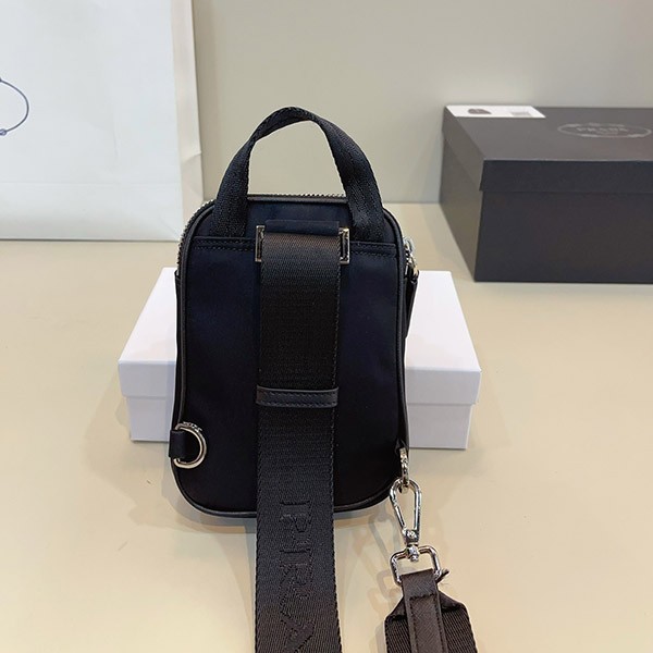 プラダ コピー Re-Nylon xサフィアーノレザー スマートフォンケース 2VH113