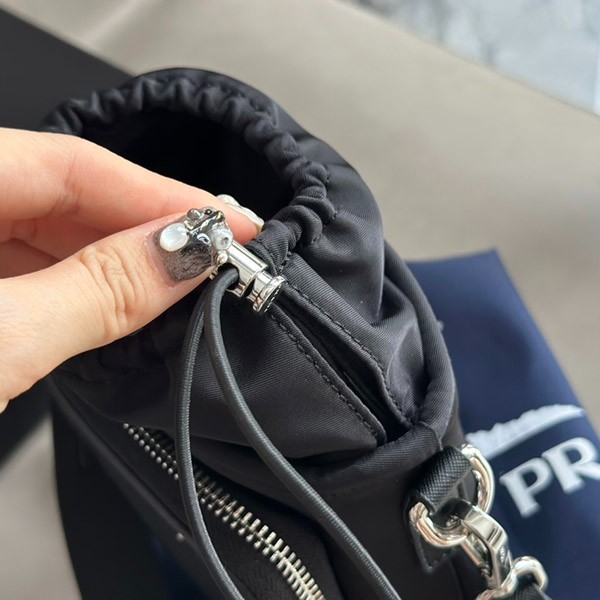 プラダ 人気 Re-Nylon スマートフォンケース コピー 携帯ケース 2ZH155