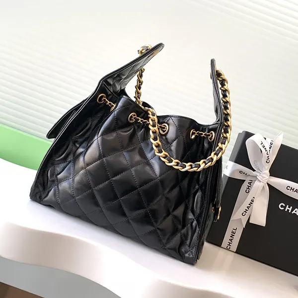 普段使いも特別な日も♡シャネル ホーボーバッグ 偽物 Black AS5311