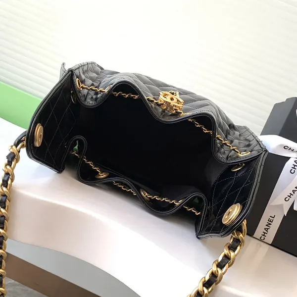普段使いも特別な日も♡シャネル ホーボーバッグ 偽物 Black AS5311