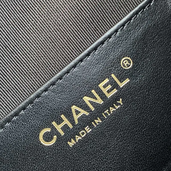 普段使いも特別な日も♡シャネル ホーボーバッグ 偽物 Black AS5311