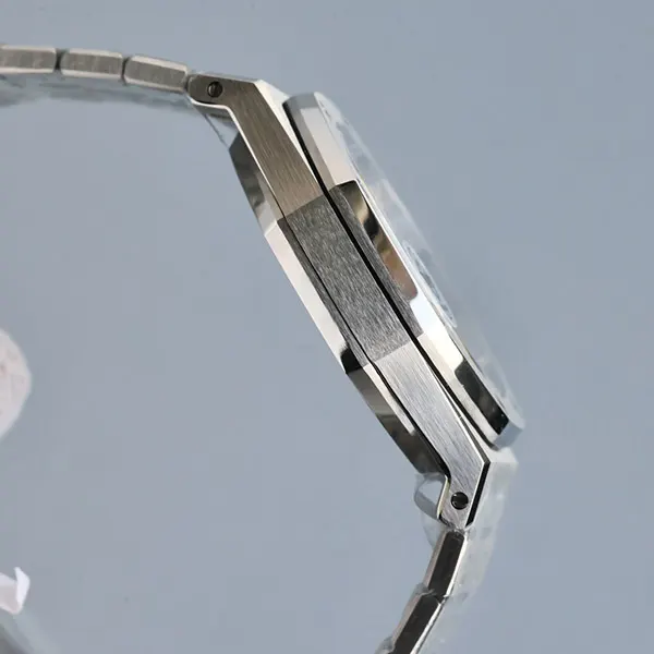オーデマピゲ ロイヤルオーク15500 41mm KAWSコラボ 偽物 Odf56028