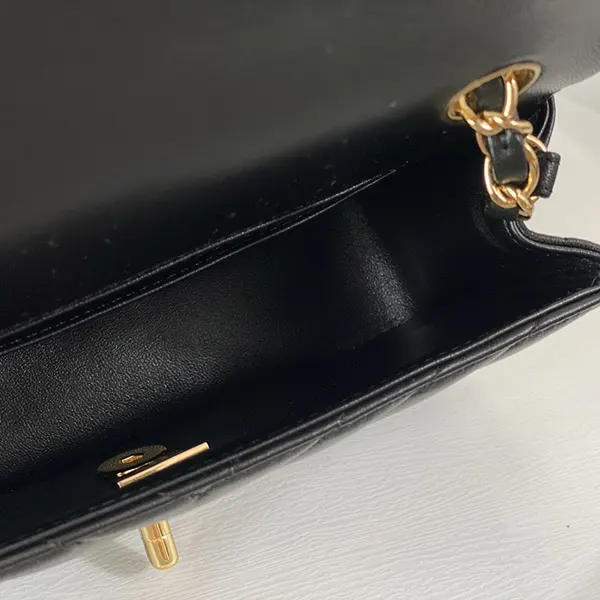 シャネル コピー ミニマトラッセ Vステッチ チェーン ショルダーバッグ shm44170