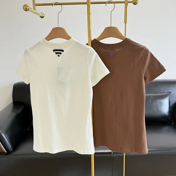激安価格!プラダ コピー コットン クルーネック 半袖 プリントTシャツ ロゴ付き 2色 puq05223