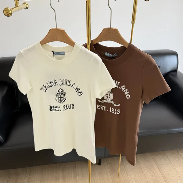 激安価格!プラダ コピー コットン クルーネック 半袖 プリントTシャツ ロゴ付き 2色 puq05223