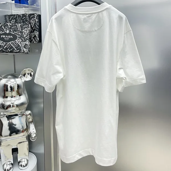 完売必至フェンディ フェイク 創立100周年エンブレム ネイビーコットン Tシャツ fex73456