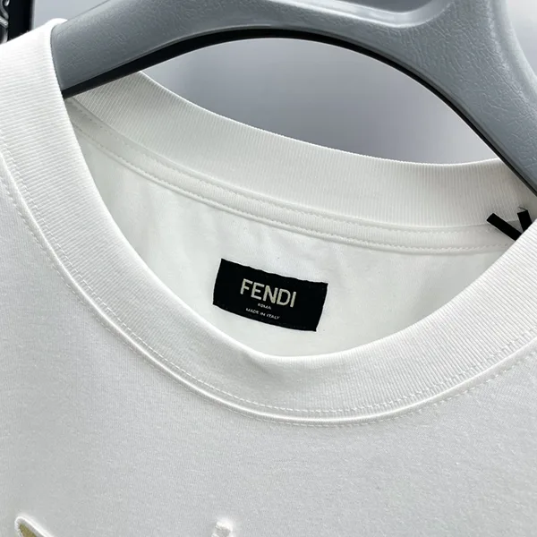 完売必至フェンディ フェイク 創立100周年エンブレム ネイビーコットン Tシャツ fex73456